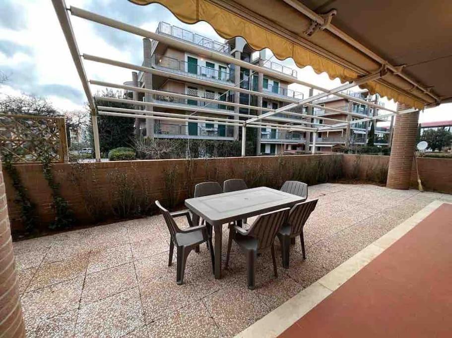 La Caduta Appartamento Tranquillo Con Patio E Piscina מראה חיצוני תמונה